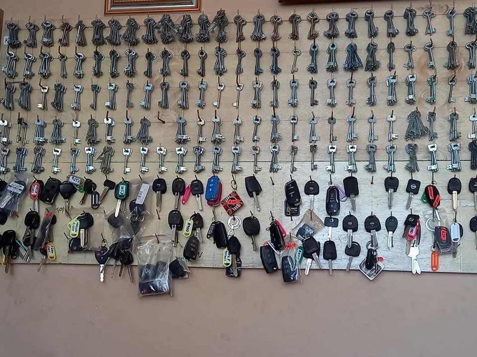 The key wall at Kazin Keys — hundreds of cut keys, blanks and coded remotes